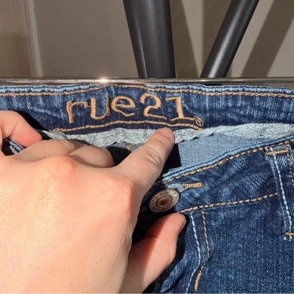 Low Rise Jeans - Ankle - Size 5 - Picture 3 of 6